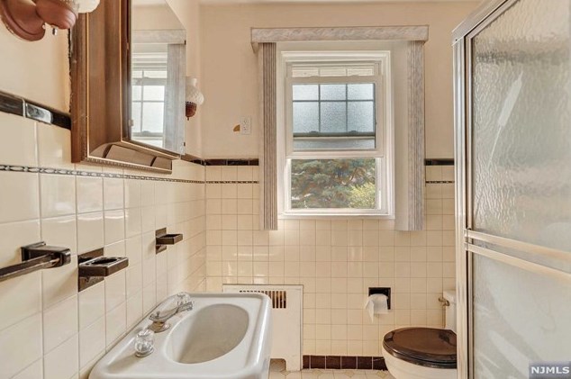 115 Passaic Ave, Rutherford NJ  07070-1919 exterior