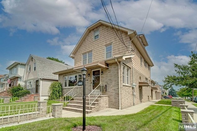 683 Teneyck Ave, Lyndhurst NJ 07071-2824 exterior