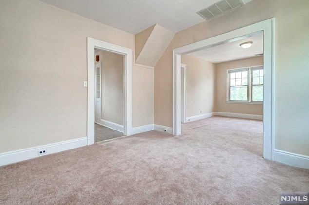 683 Teneyck Ave, Lyndhurst NJ 07071-2824 exterior