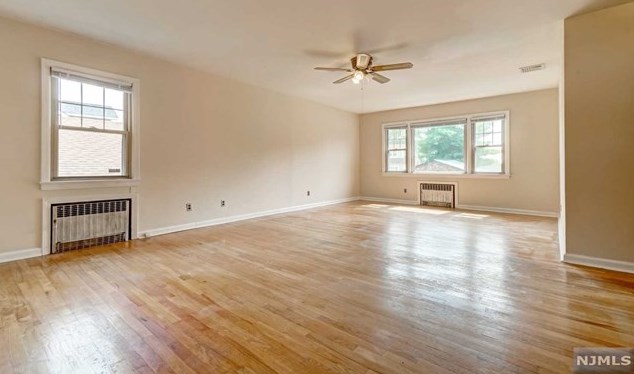 683 Teneyck Ave, Lyndhurst NJ 07071-2824 exterior