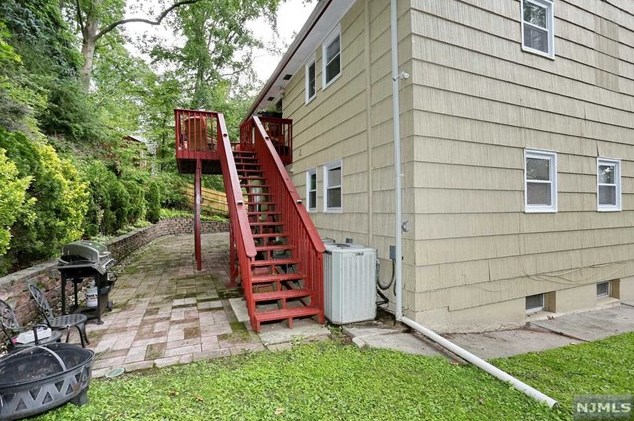 22 Mtn Ave, Westwood NJ 07676-5002 exterior