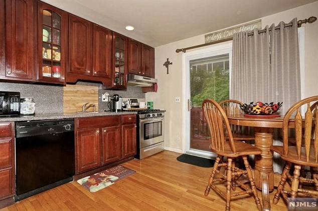 22 Mtn Ave, Westwood NJ 07676-5002 exterior