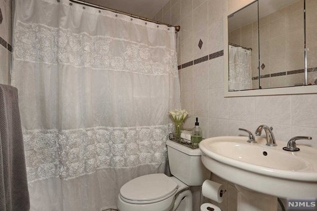 22 Mtn Ave, Westwood NJ 07676-5002 exterior