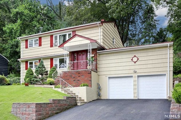 22 Mtn Ave, Westwood NJ 07676-5002 exterior