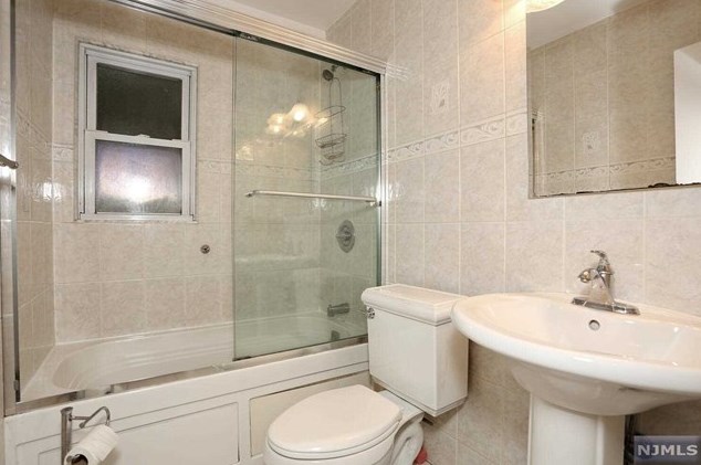 22 Mtn Ave, Westwood NJ 07676-5002 exterior