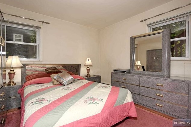 22 Mtn Ave, Westwood NJ 07676-5002 exterior