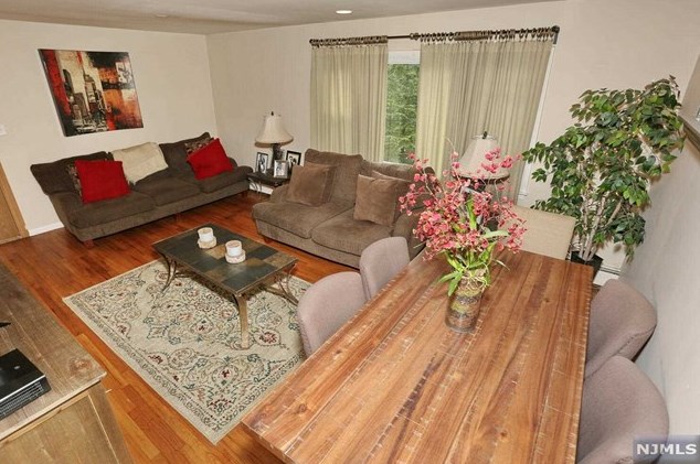 22 Mtn Ave, Westwood NJ 07676-5002 exterior