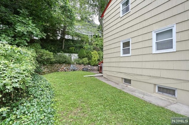 22 Mtn Ave, Westwood NJ 07676-5002 exterior