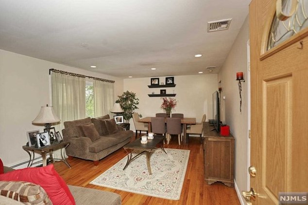 22 Mtn Ave, Westwood NJ 07676-5002 exterior