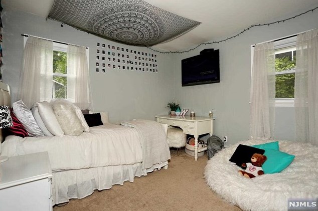 22 Mtn Ave, Westwood NJ 07676-5002 exterior