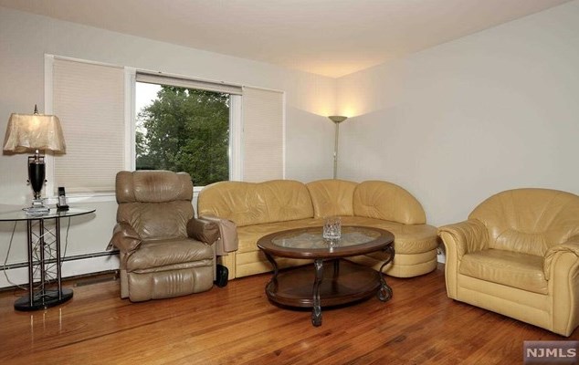 22 Mtn Ave, Westwood NJ 07676-5002 exterior