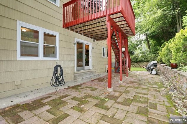 22 Mtn Ave, Westwood NJ 07676-5002 exterior