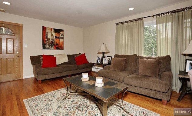 22 Mtn Ave, Westwood NJ 07676-5002 exterior