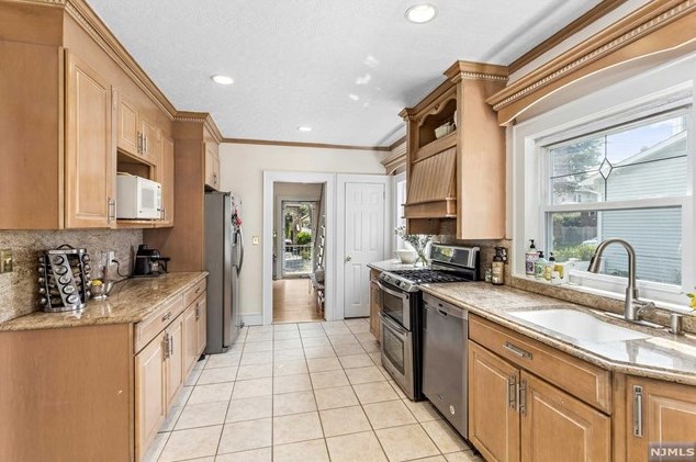 143 Highland Cross, Rutherford NJ  07070-2105 exterior