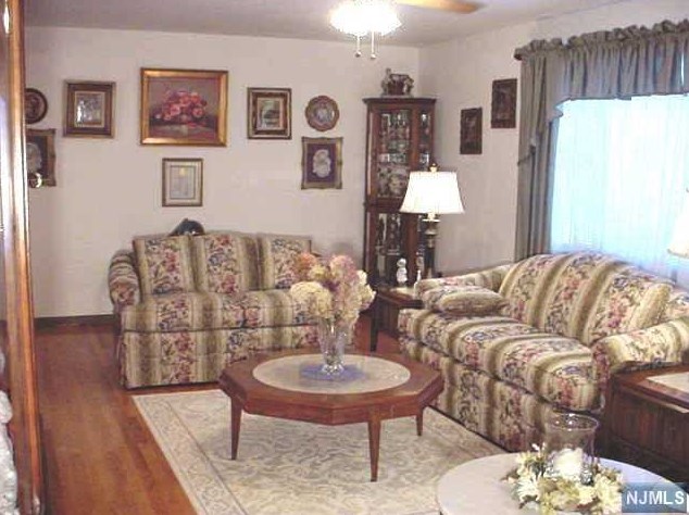 5 Spruce St, Elmwood Park NJ  07407-2731 exterior