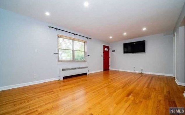 479 Maple Hill Dr, Hackensack NJ  07601-1415 exterior