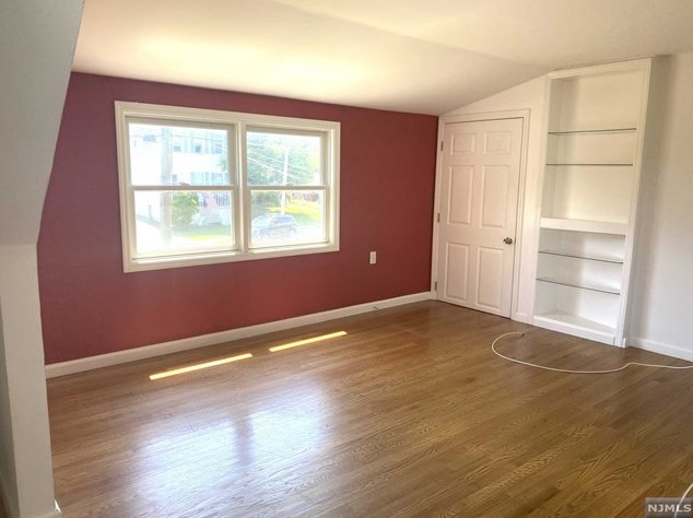21 Stuyvesant Ave, Lyndhurst NJ  07071-1016 exterior