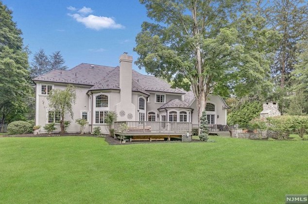 1 Strawberry Ln, Upper Saddle River, NJ 07458