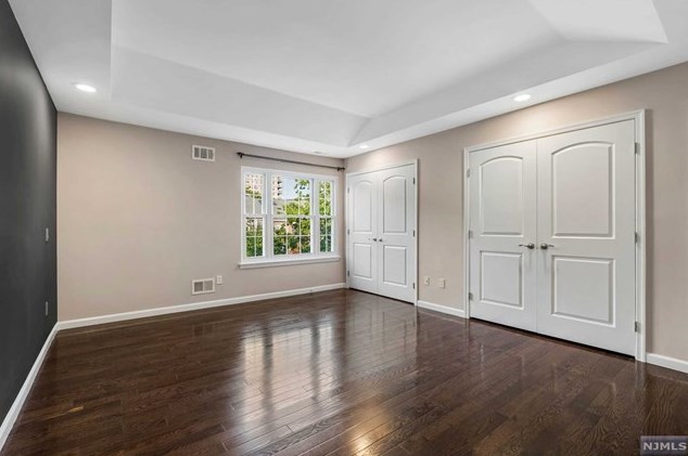 257 Village Circle Dr, West Fort Lee NJ 07024-2109 exterior