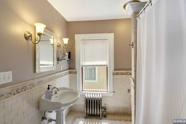 351 Lookout Ave, Hackensack NJ  07601-2804 exterior