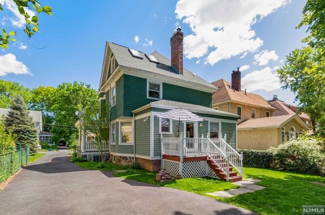 351 Lookout Ave, Hackensack NJ  07601-2804 exterior