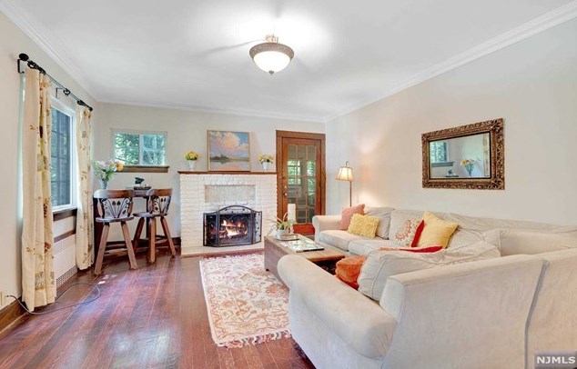 200 Brookside Ave, Allendale, NJ 07401