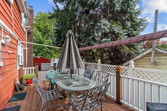 9 Fitting Pl, Nutley NJ  07110-1218 exterior