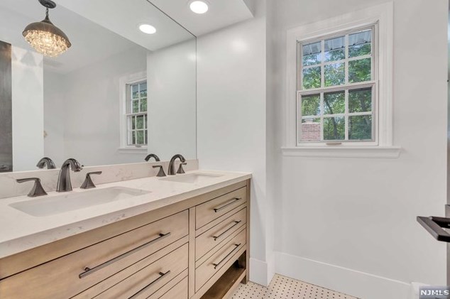 32 Brandywine Pl, Oakland NJ  07436-2321 exterior