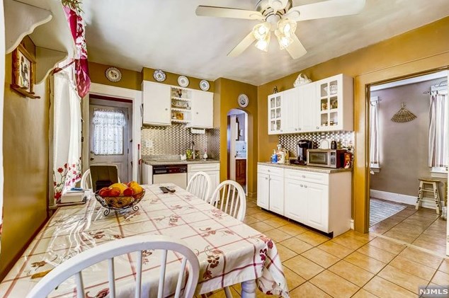 15 Leo Pl, Lodi NJ  07644-3303 exterior