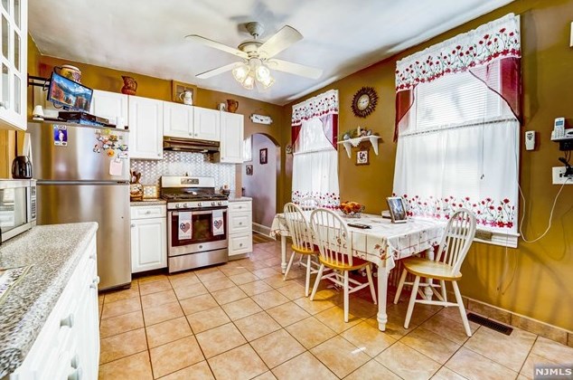 15 Leo Pl, Lodi NJ  07644-3303 exterior