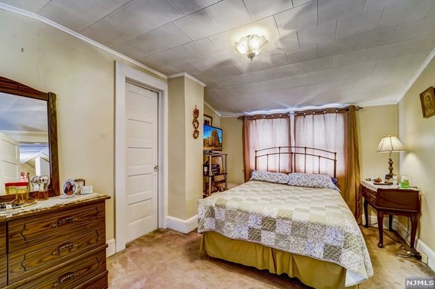 15 Leo Pl, Lodi NJ  07644-3303 exterior