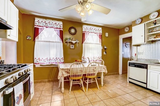 15 Leo Pl, Lodi NJ  07644-3303 exterior