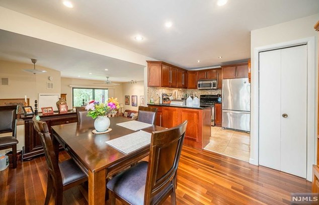 283 Sunset Ky, Secaucus NJ 07094-2213 exterior