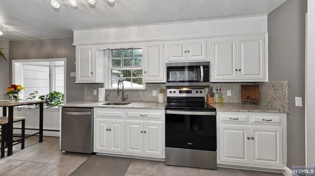 42 Wilson Ave, Wayne NJ  07470-3803 exterior