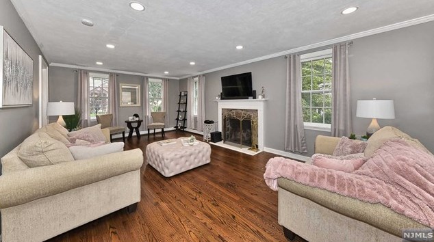 42 Wilson Ave, Wayne NJ  07470-3803 exterior