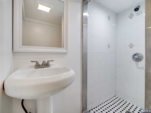 382 Columbia St, Orange NJ  07050-2601 exterior