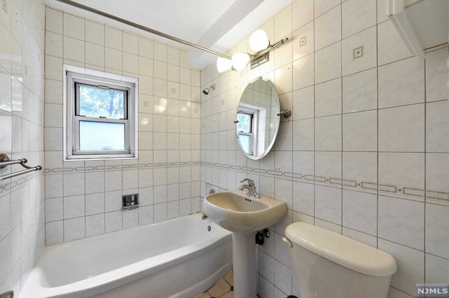 1575 Center Ave, West Fort Lee NJ  07024-4644 exterior