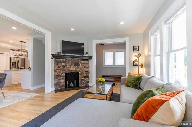 12 Courier Pl, Rutherford NJ  07070-1102 exterior