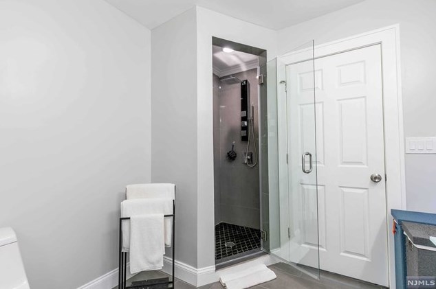 12 Courier Pl, Rutherford NJ  07070-1102 exterior