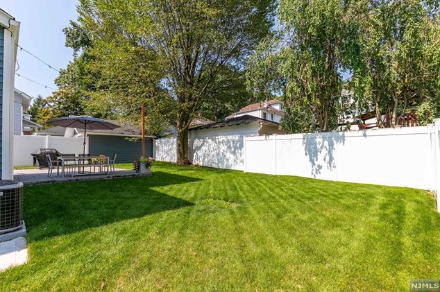 12 Courier Pl, Rutherford NJ  07070-1102 exterior