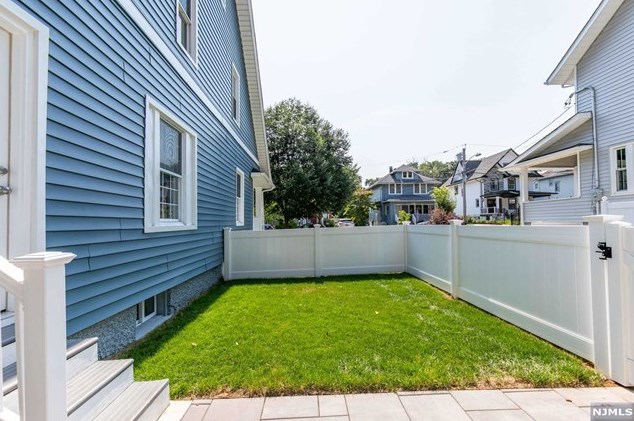 12 Courier Pl, Rutherford NJ  07070-1102 exterior