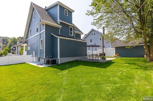 12 Courier Pl, Rutherford NJ  07070-1102 exterior