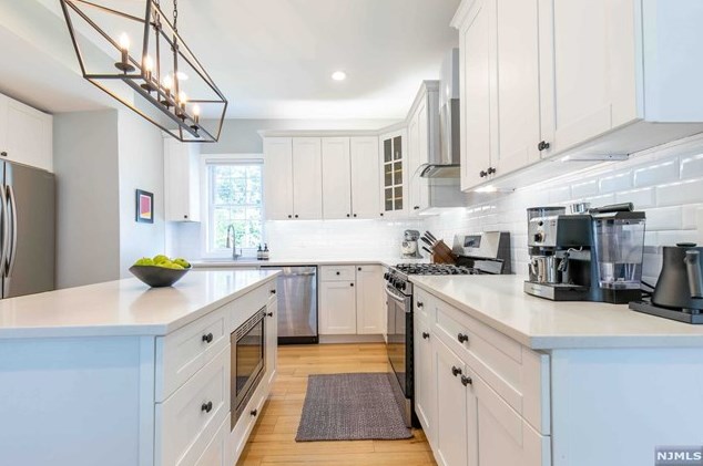 12 Courier Pl, Rutherford NJ  07070-1102 exterior