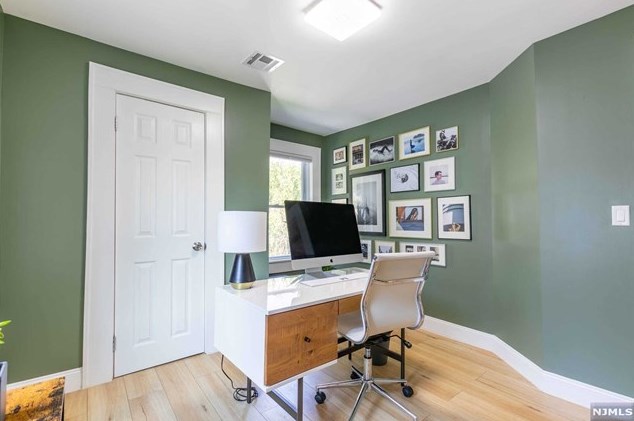 12 Courier Pl, Rutherford NJ  07070-1102 exterior