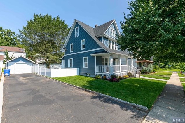 12 Courier Pl, Rutherford NJ  07070-1102 exterior