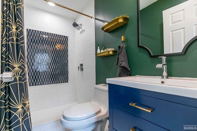 12 Courier Pl, Rutherford NJ  07070-1102 exterior