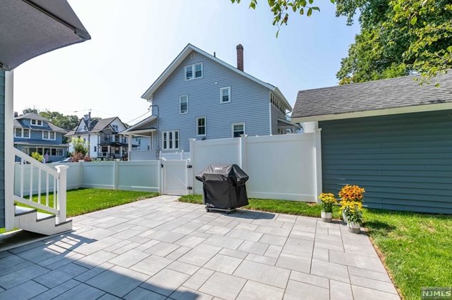 12 Courier Pl, Rutherford NJ  07070-1102 exterior