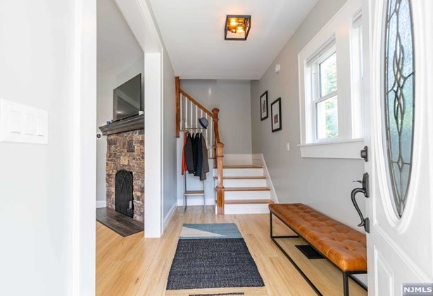 12 Courier Pl, Rutherford NJ  07070-1102 exterior