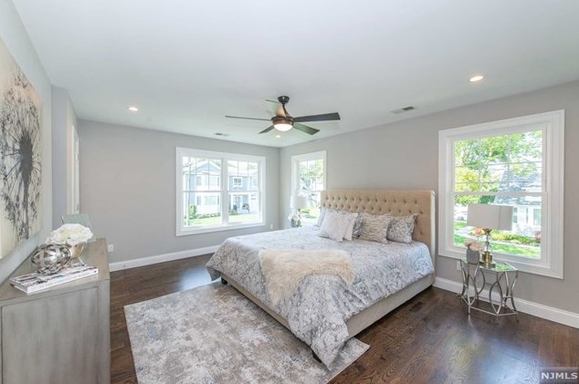 121 Baker Ave, Bergenfield NJ  07621-3322 exterior