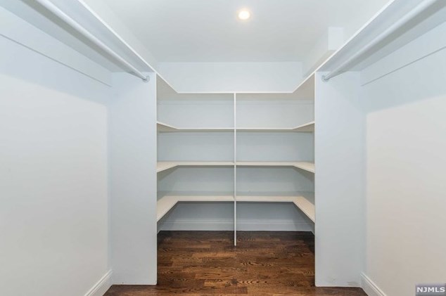 121 Baker Ave, Bergenfield NJ  07621-3322 exterior